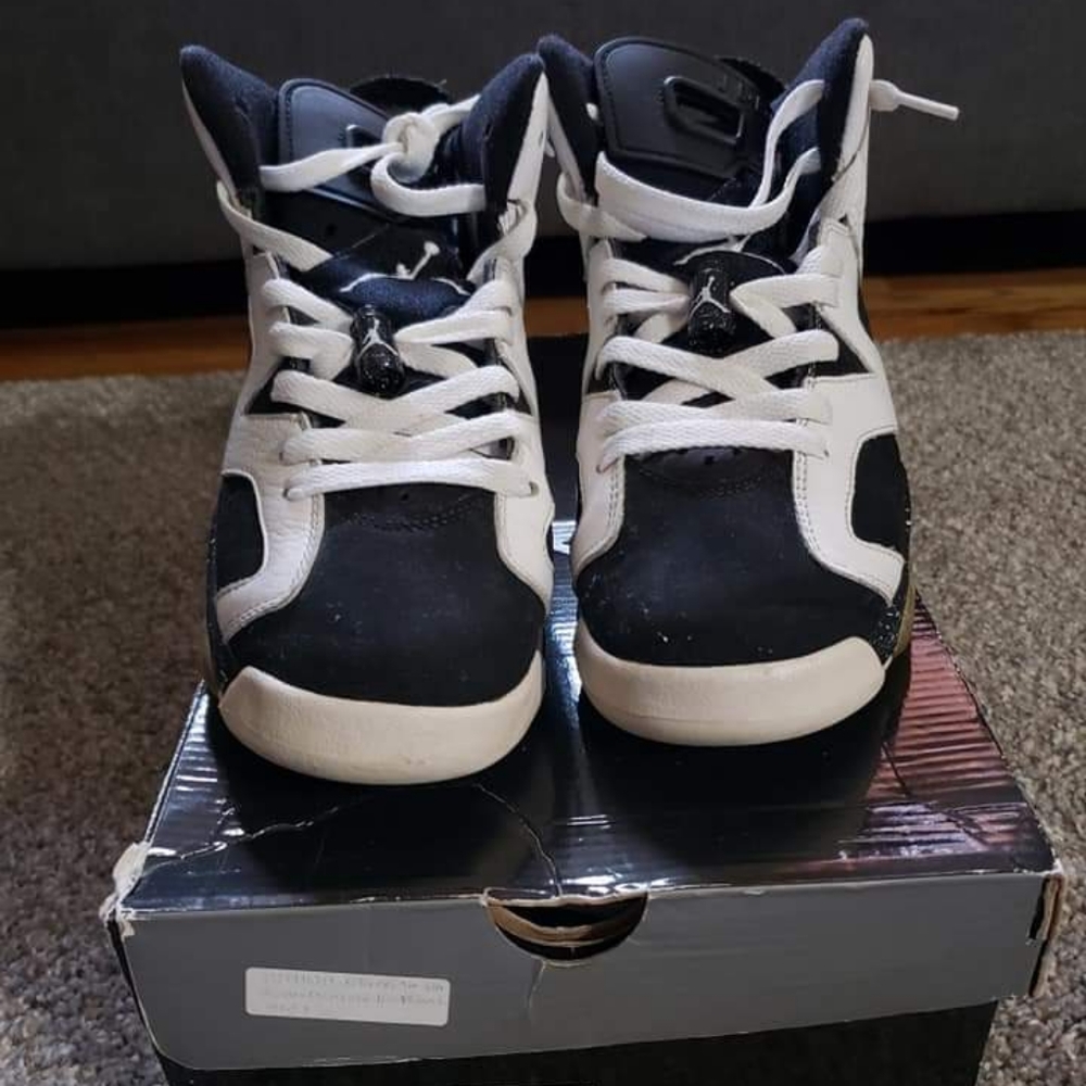 Big kids Jordan 6 Oreo